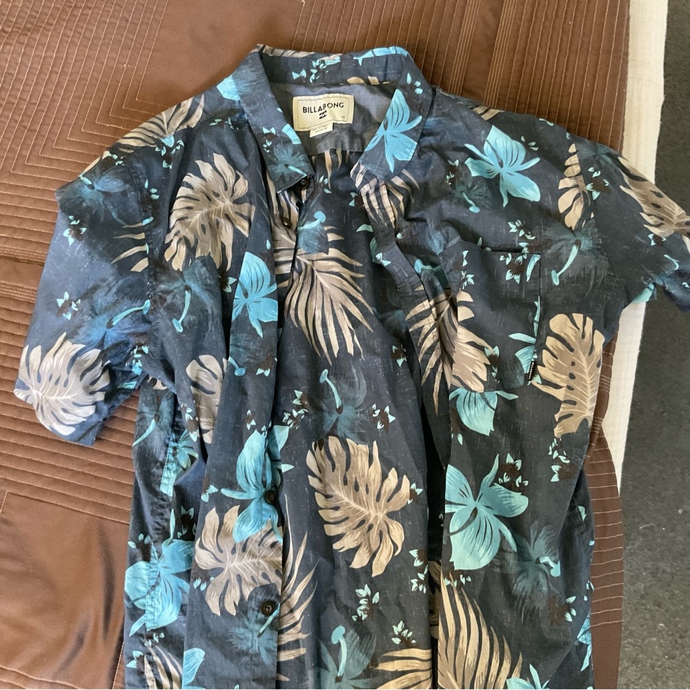 Billabong short sleeve button down